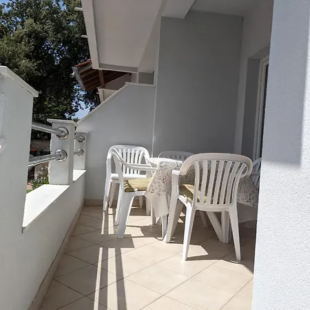 Maris Apartments, Petrcane Exterior photo
