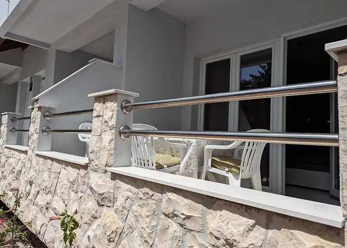 Maris Apartments, Petrcane