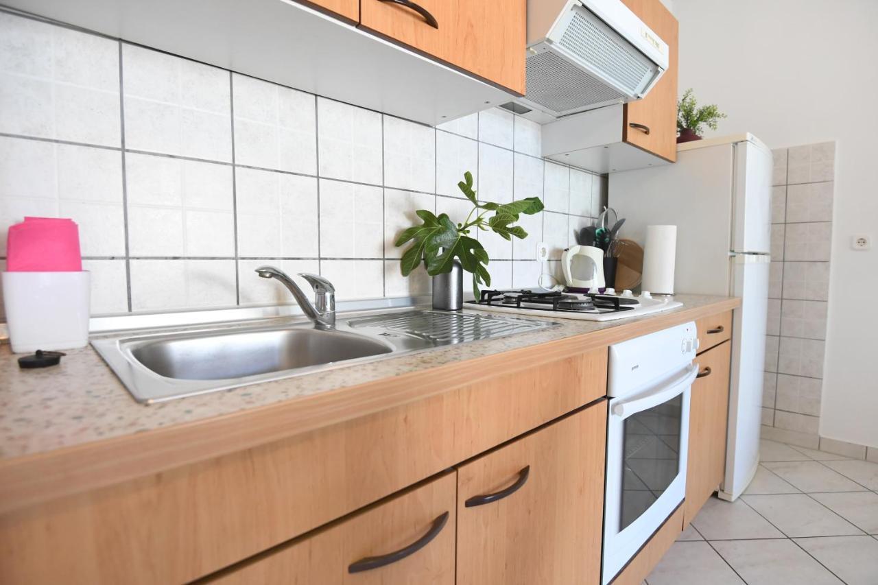 Maris Apartments, * Petrcane
