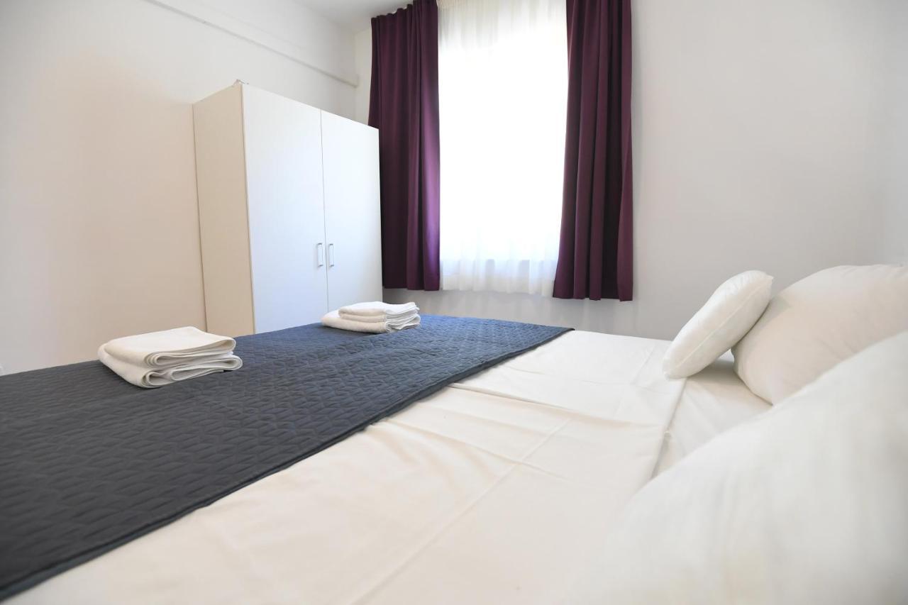 Maris Apartments, * Petrcane